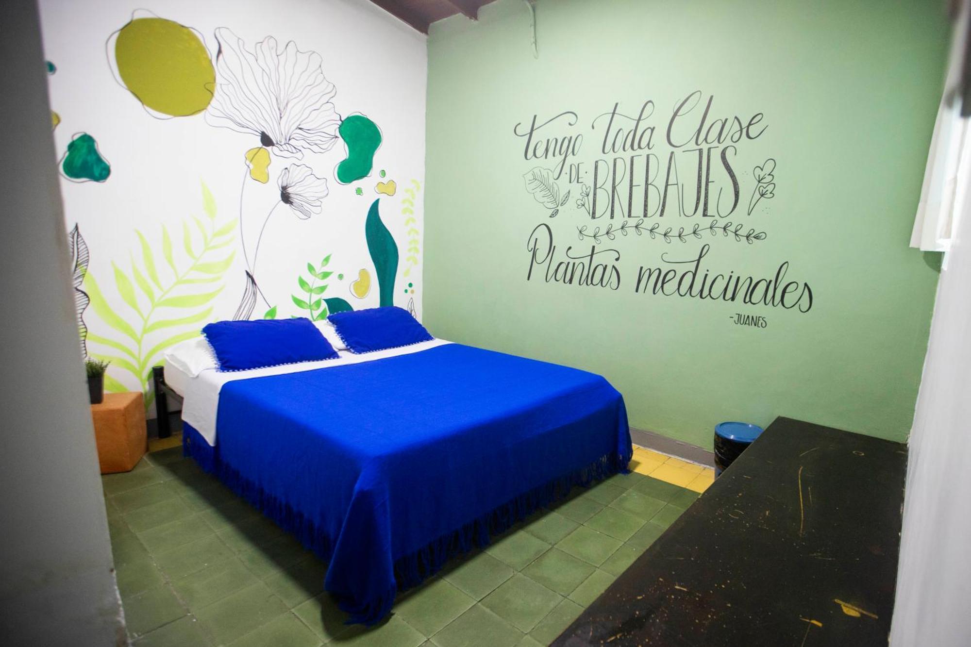 Hostal Casa Estacion Medellin Exterior photo
